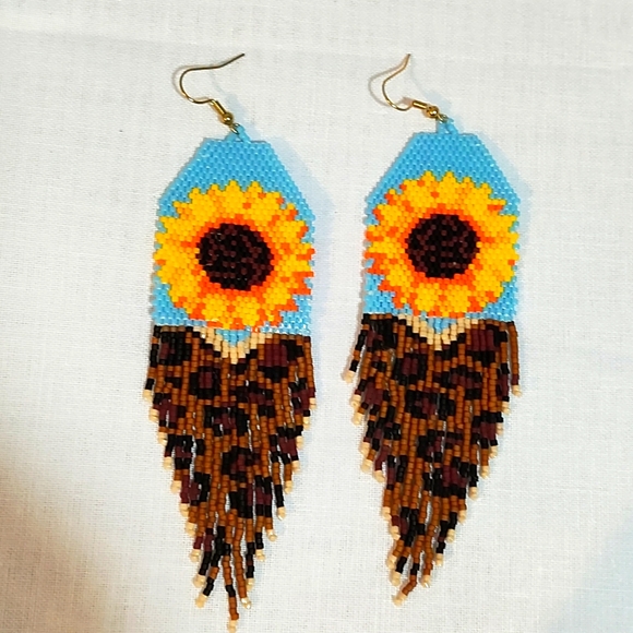 Handmade beaded Sunflower/Animal print earrings with fringe - Picture 4 of 4